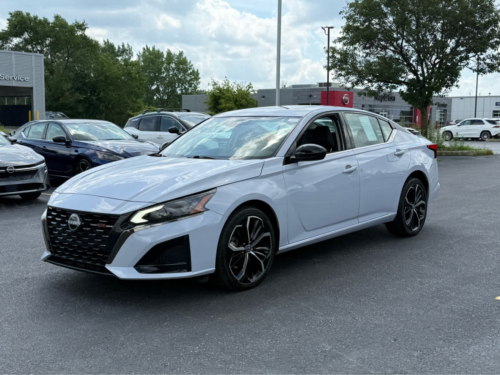 Used 2023 Nissan Altima 2.5 SR w/ SR Premium Package AWD/4WD image 3