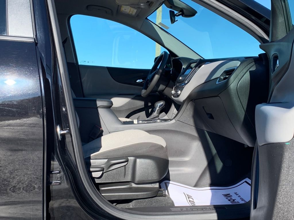 Used 2024 Chevrolet Equinox LS w/ LS Convenience Package image 12