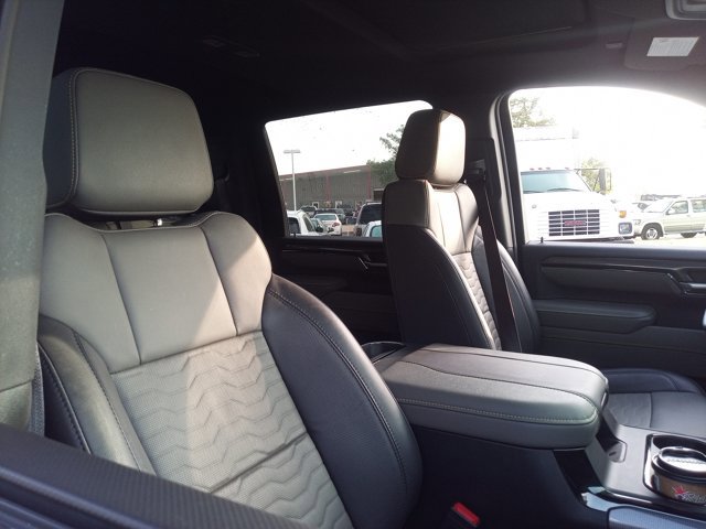 Used 2025 Chevrolet Silverado 2500 ZR2 w/ Technology Package image 16