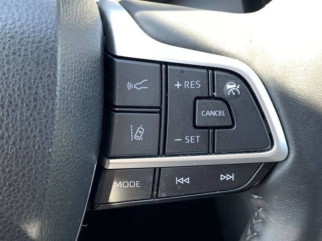 Used 2023 Toyota Highlander XLE image 29