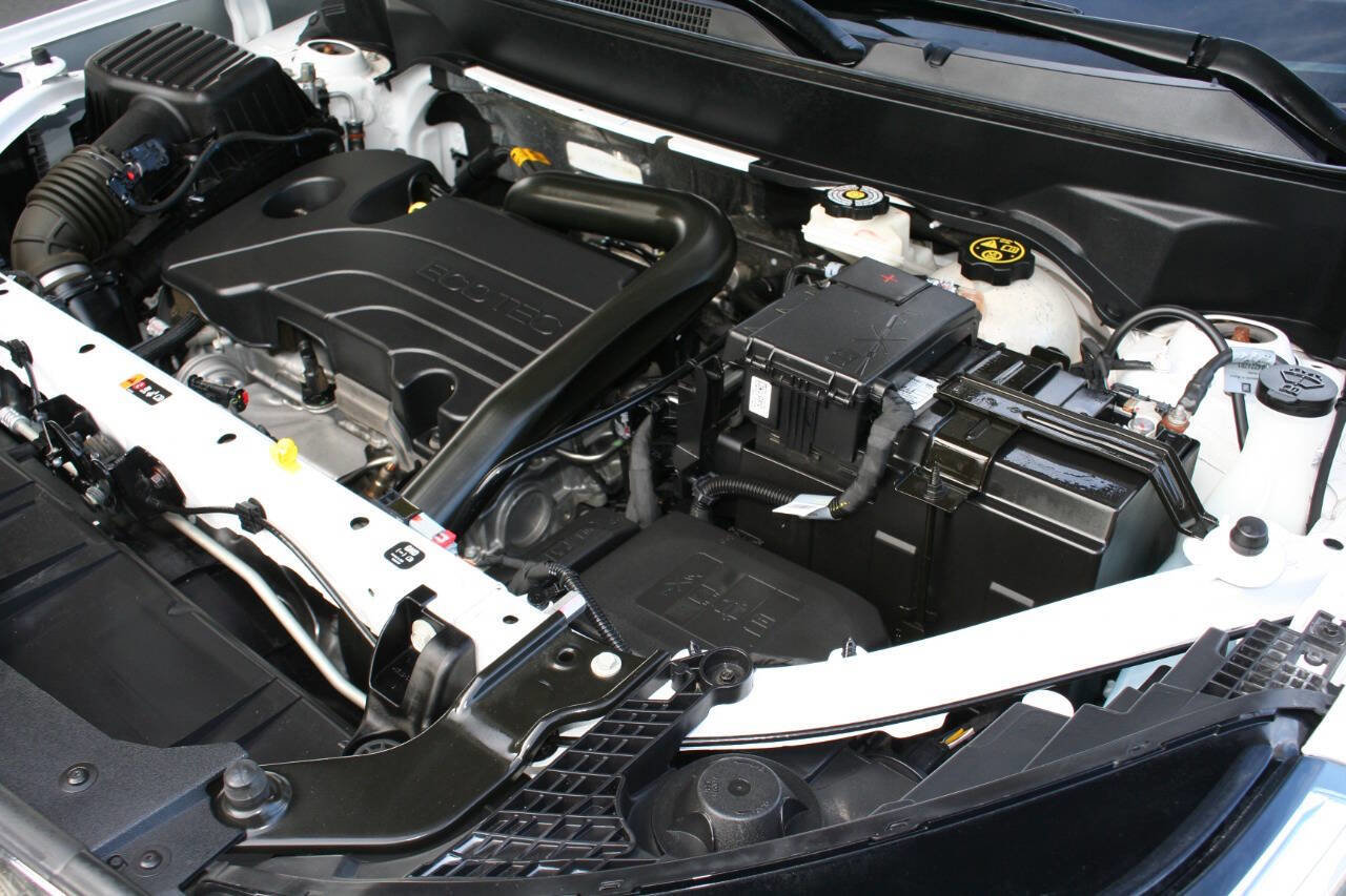 Used 2023 GMC Terrain SLT image 23