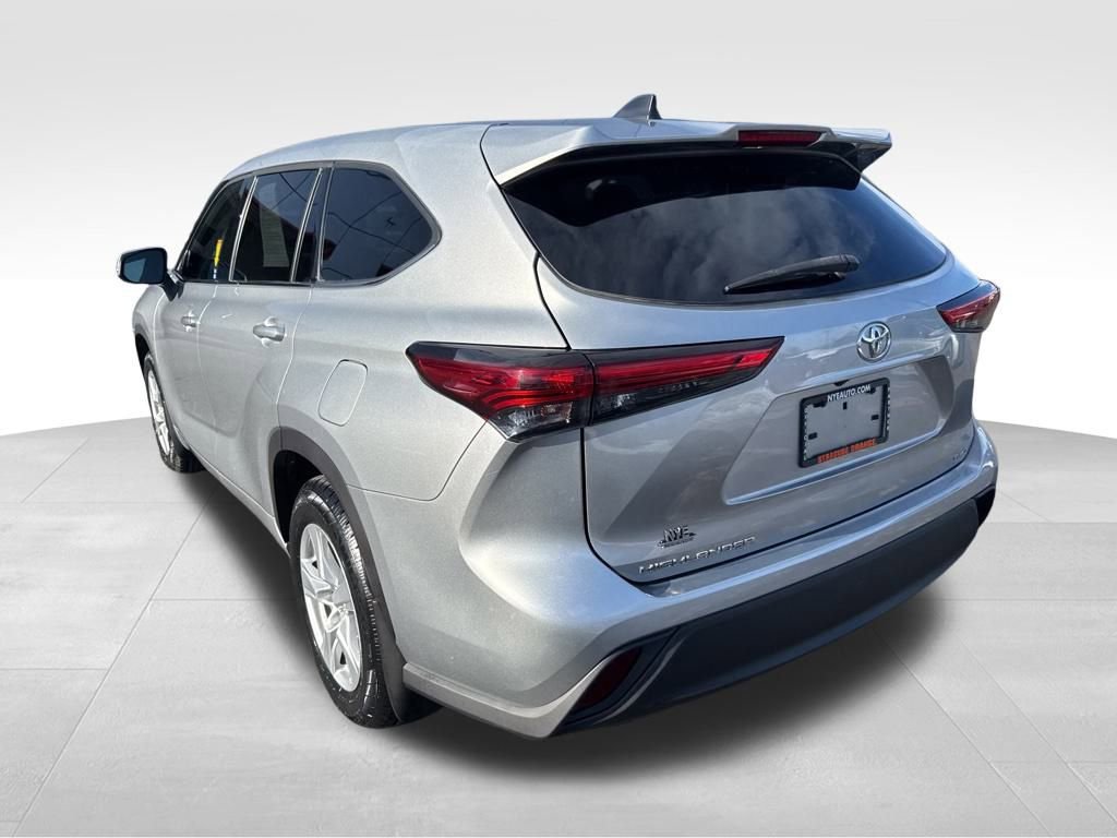 Used 2022 Toyota Highlander L image 3