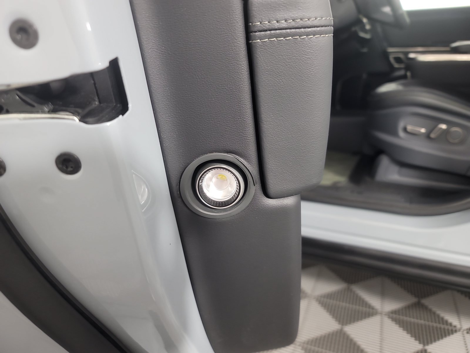 Used 2022 Rivian R1S Launch Edition Quad AWD/4WD image 32