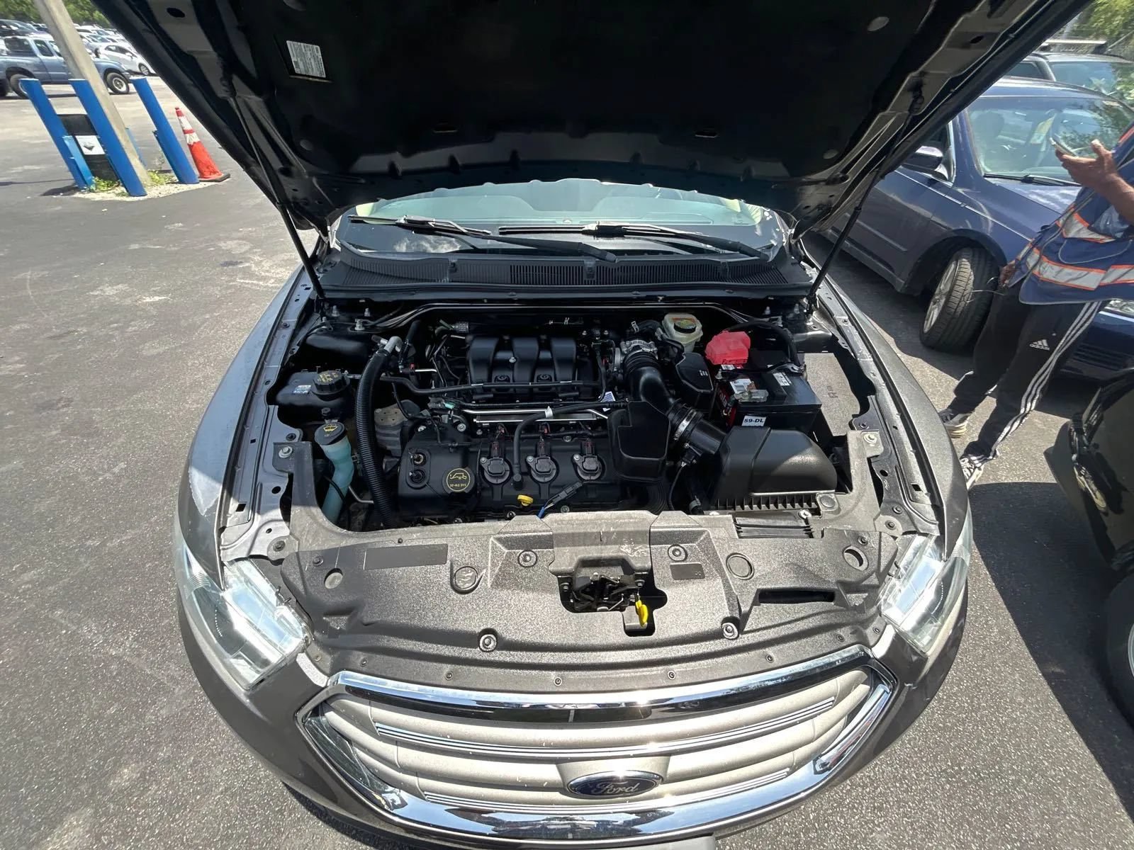 Used 2014 Ford Taurus SE FWD image 7