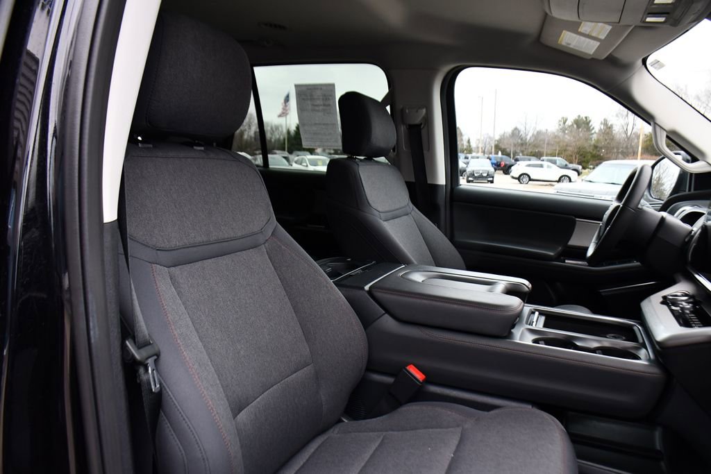 Used 2025 Ford Expedition Active image 16