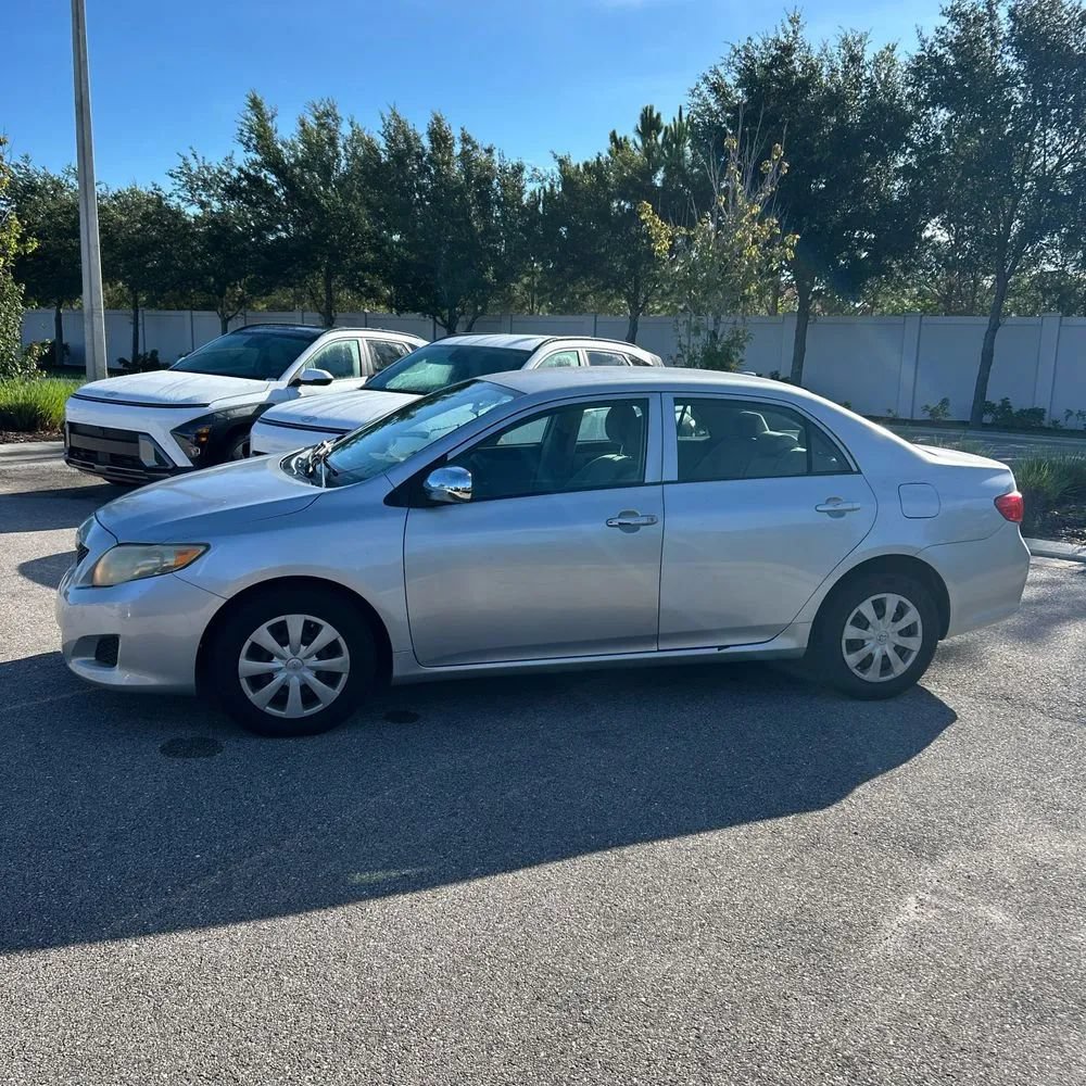 Used 2009 Toyota Corolla LE FWD image 2