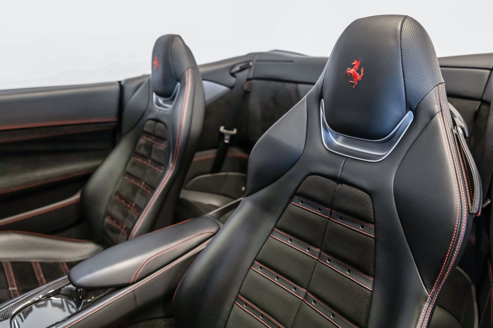 Used 2020 Ferrari Portofino RWD image 38
