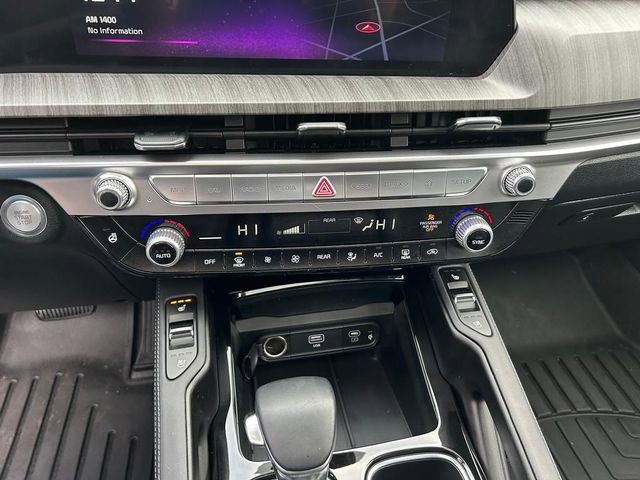 Used 2024 Kia Telluride EX w/ EX Captain's Chair Package image 19