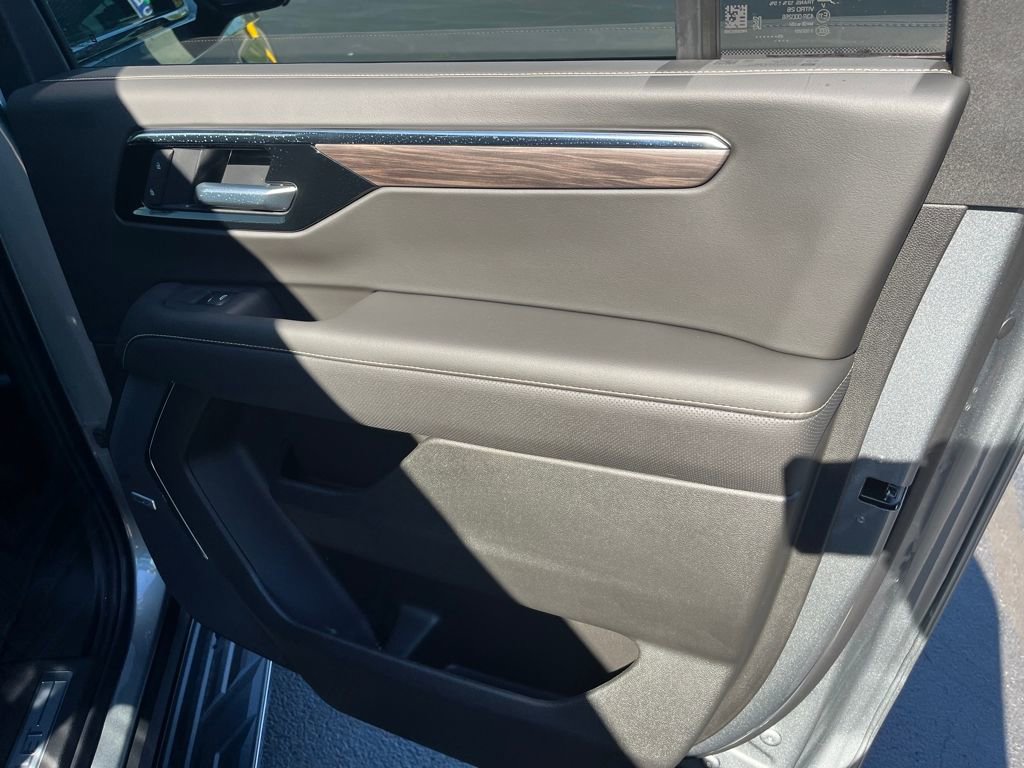 New 2026 Chevrolet Suburban Premier image 27