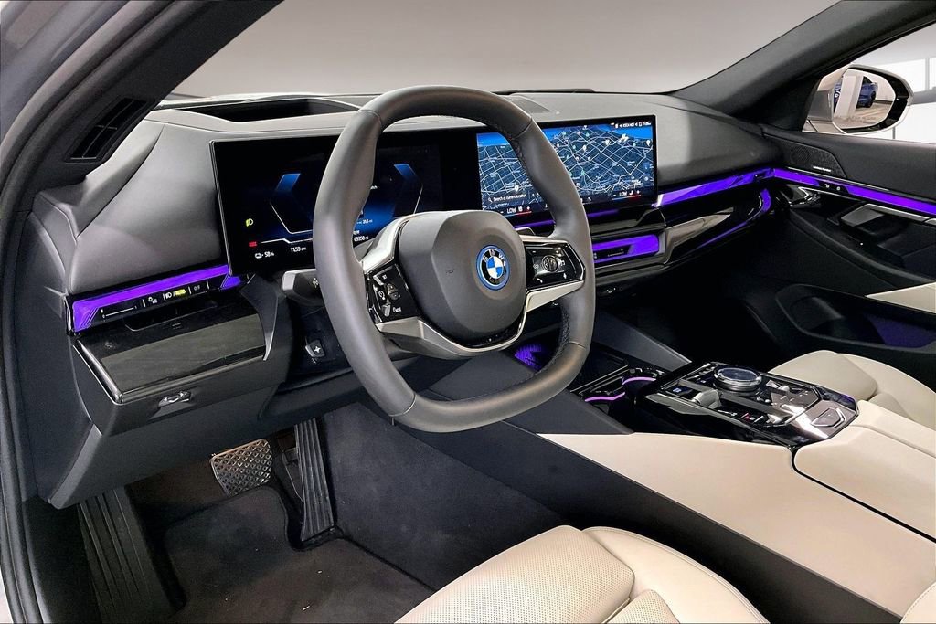 Used 2025 BMW i5 xDrive40 w/ Premium Package image 15
