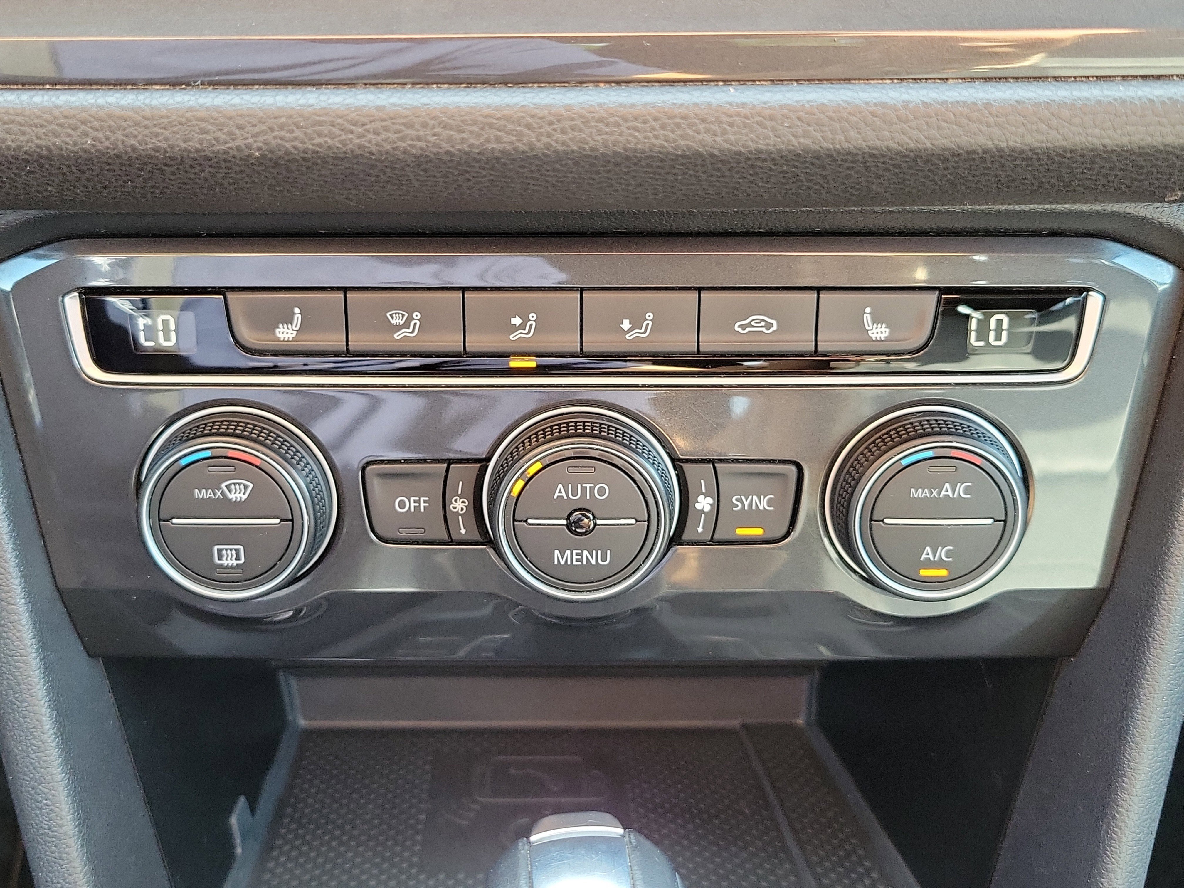 Used 2020 Volkswagen Tiguan SE image 32
