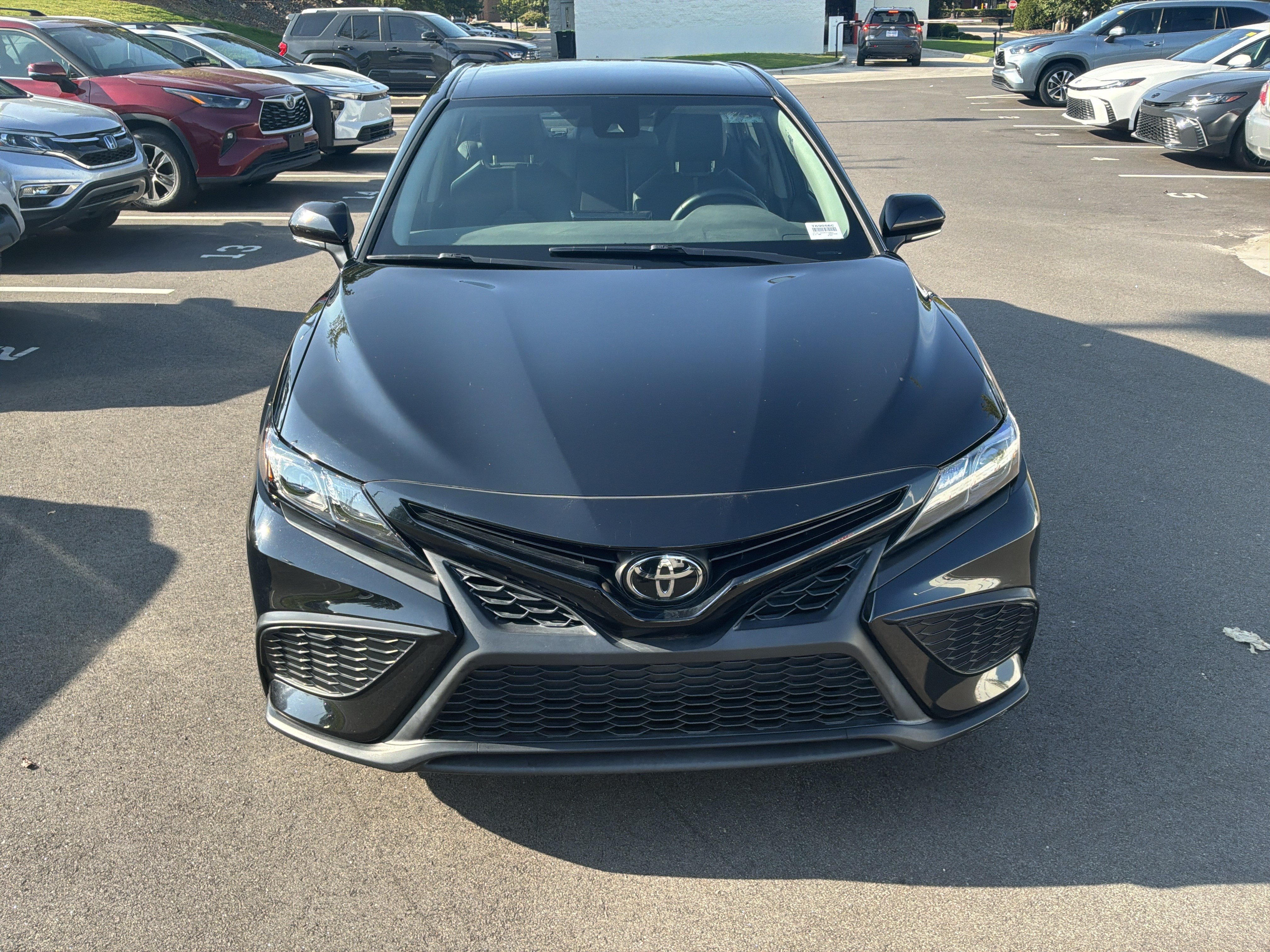 Used 2023 Toyota Camry SE FWD image 3
