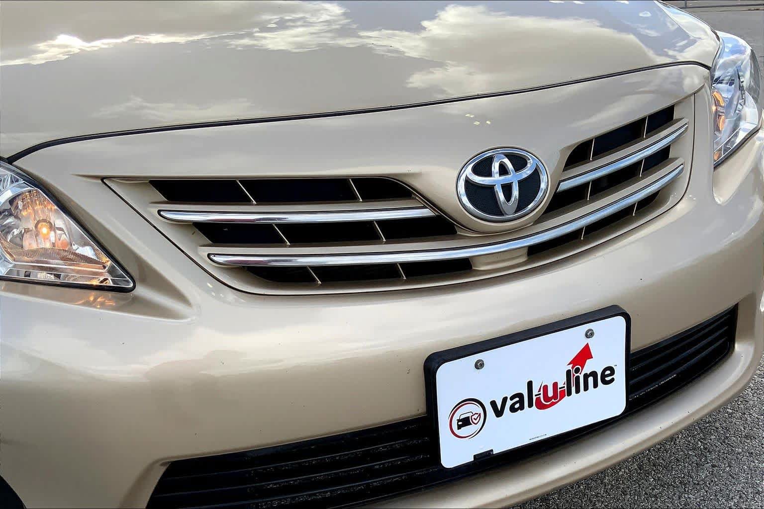 Used 2013 Toyota Corolla LE FWD image 27