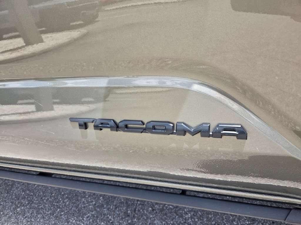 Used 2025 Toyota Tacoma TRD Off-Road AWD/4WD image 4