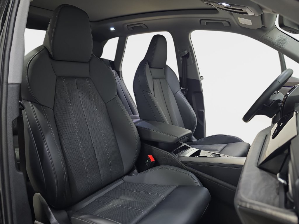 Used 2025 Audi Q5 Premium w/ Premium Plus AWD/4WD image 12
