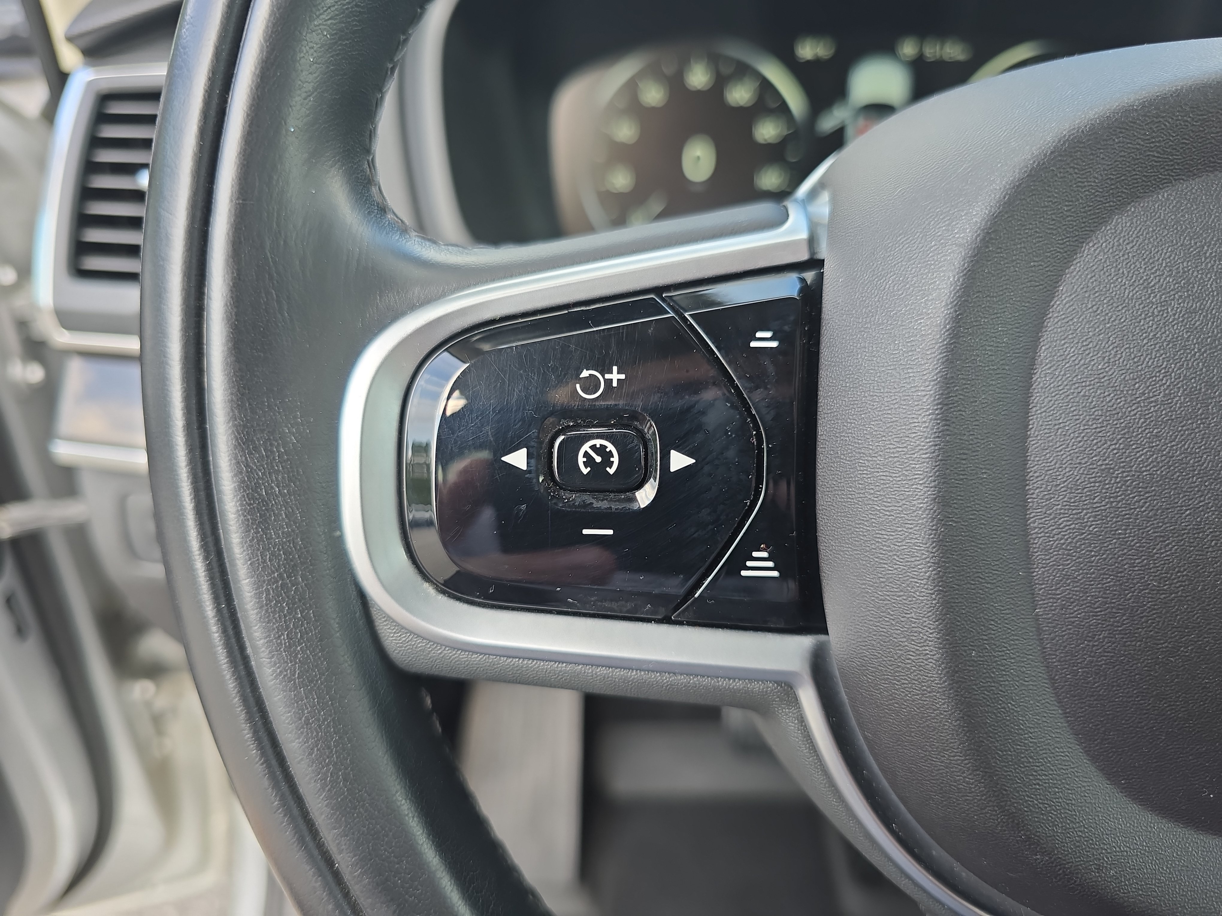 Used 2019 Volvo XC90 T6 Momentum w/ Advanced Package AWD/4WD image 19