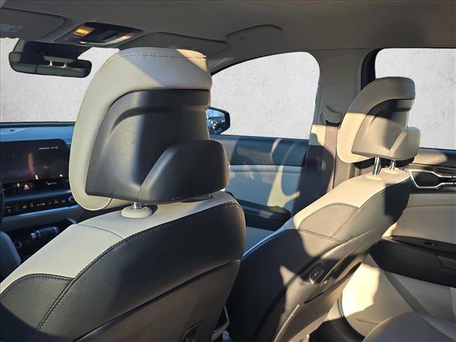 Used 2024 Kia Sportage EX image 16