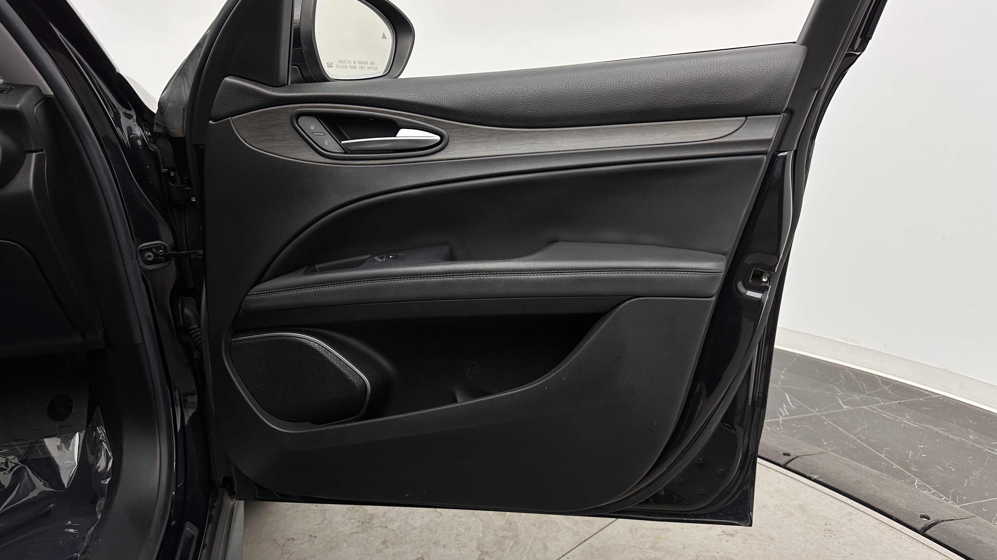 Used 2018 Alfa Romeo Stelvio Ti image 35