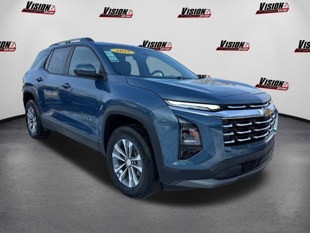 Used 2025 Chevrolet Equinox LT w/ Convenience Package II image 3