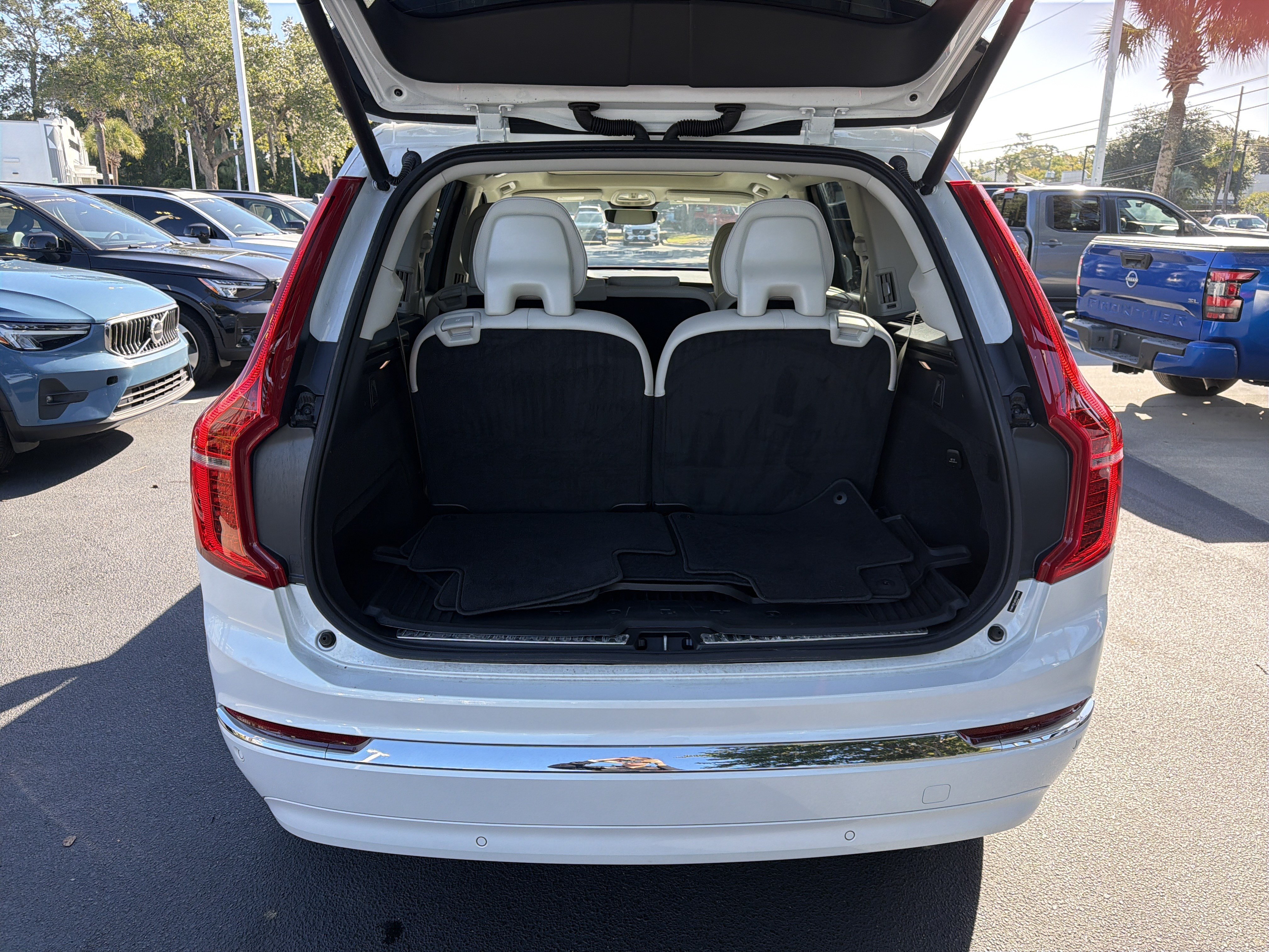 Certified 2025 Volvo XC90 B5 Core w/ Protection Package AWD/4WD image 33