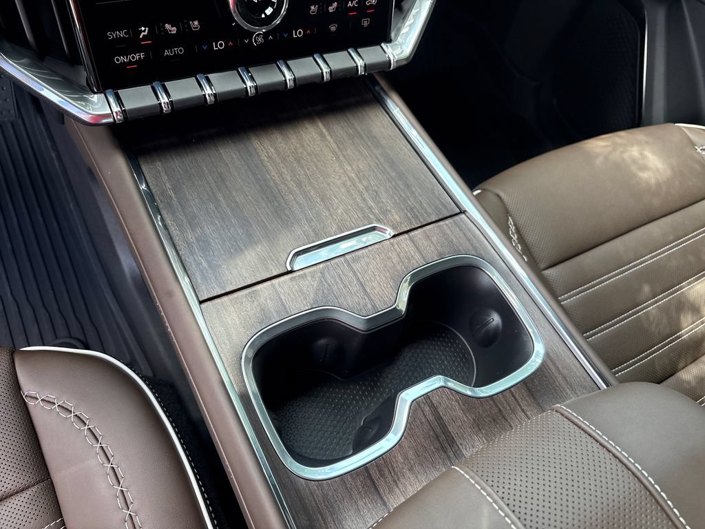 New 2026 GMC Acadia Denali Ultimate w/ LPO, Floor Liner Package AWD/4WD image 22