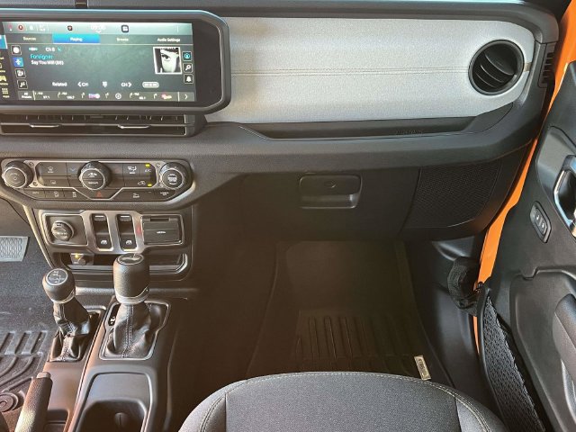 Used 2025 Jeep Wrangler Sport AWD/4WD image 17