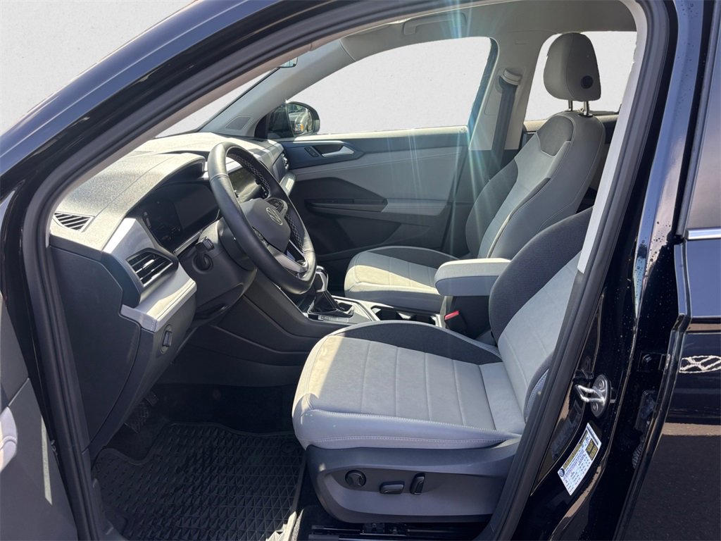 Used 2024 Volkswagen Taos SE image 9