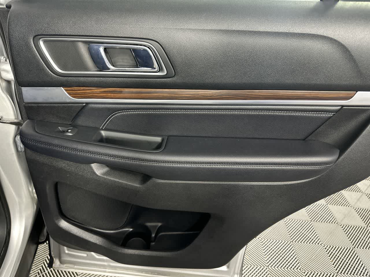 Used 2018 Ford Explorer Limited AWD/4WD image 31