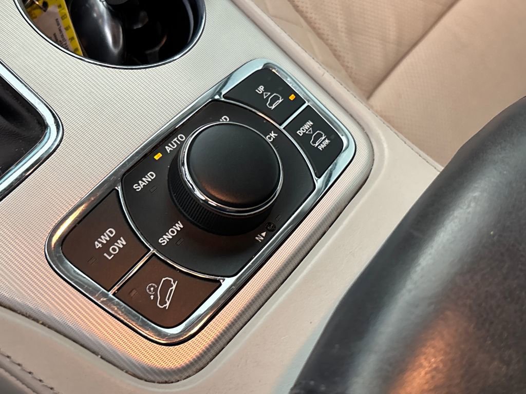 Used 2018 Jeep Grand Cherokee Summit image 24