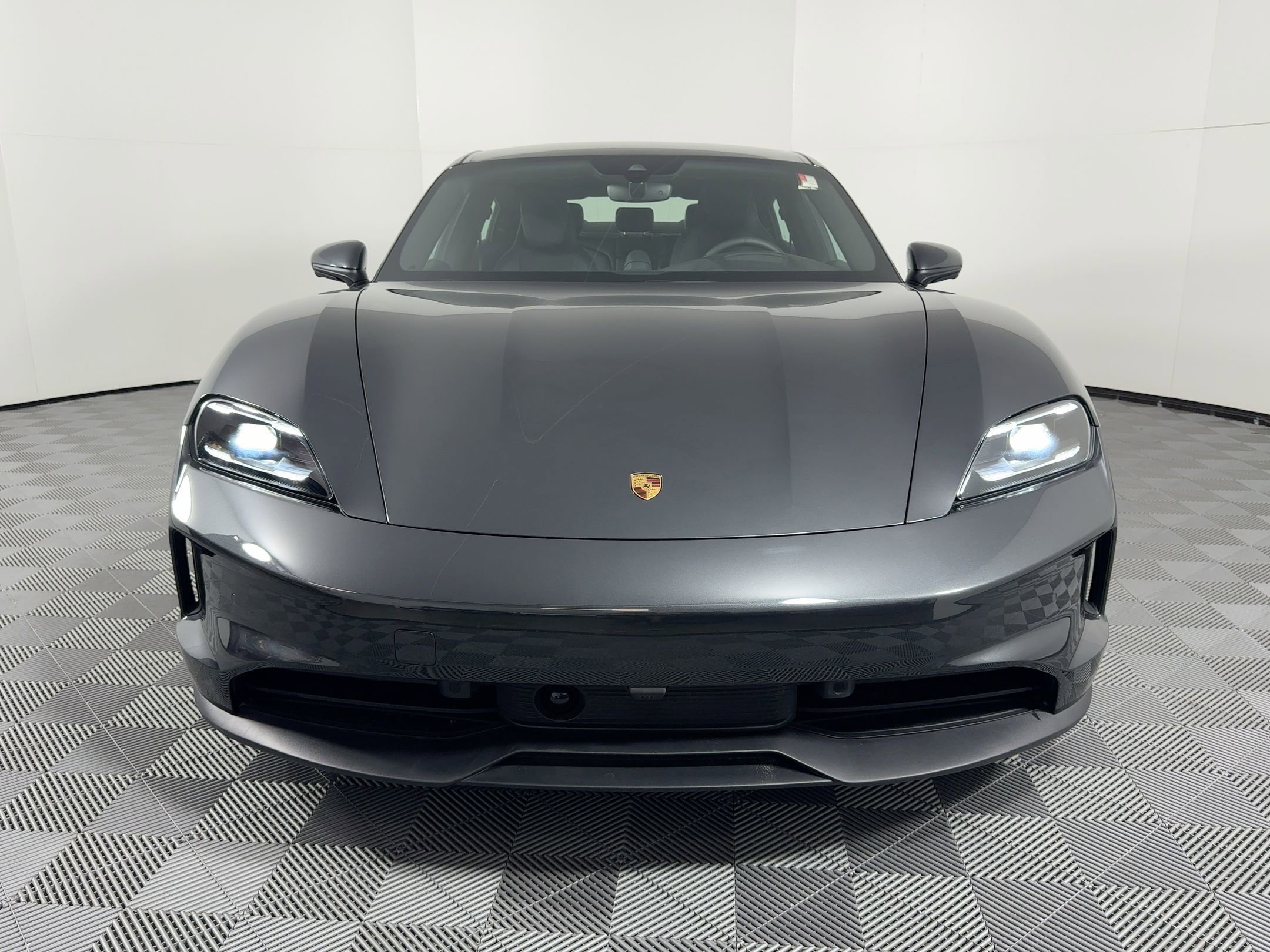 Used 2025 Porsche Taycan RWD image 5