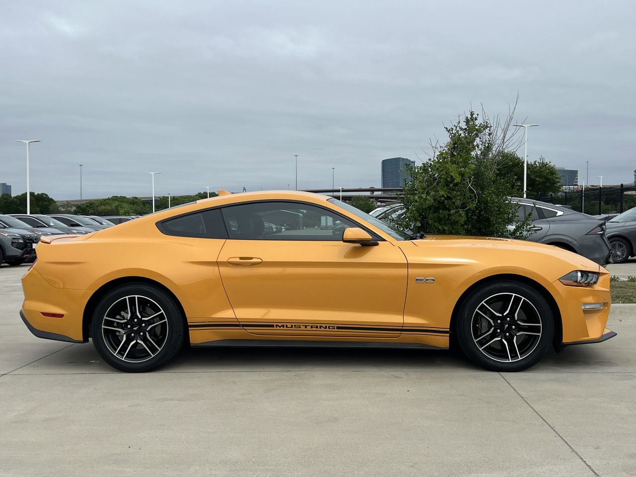 Used 2022 Ford Mustang GT Premium RWD image 3