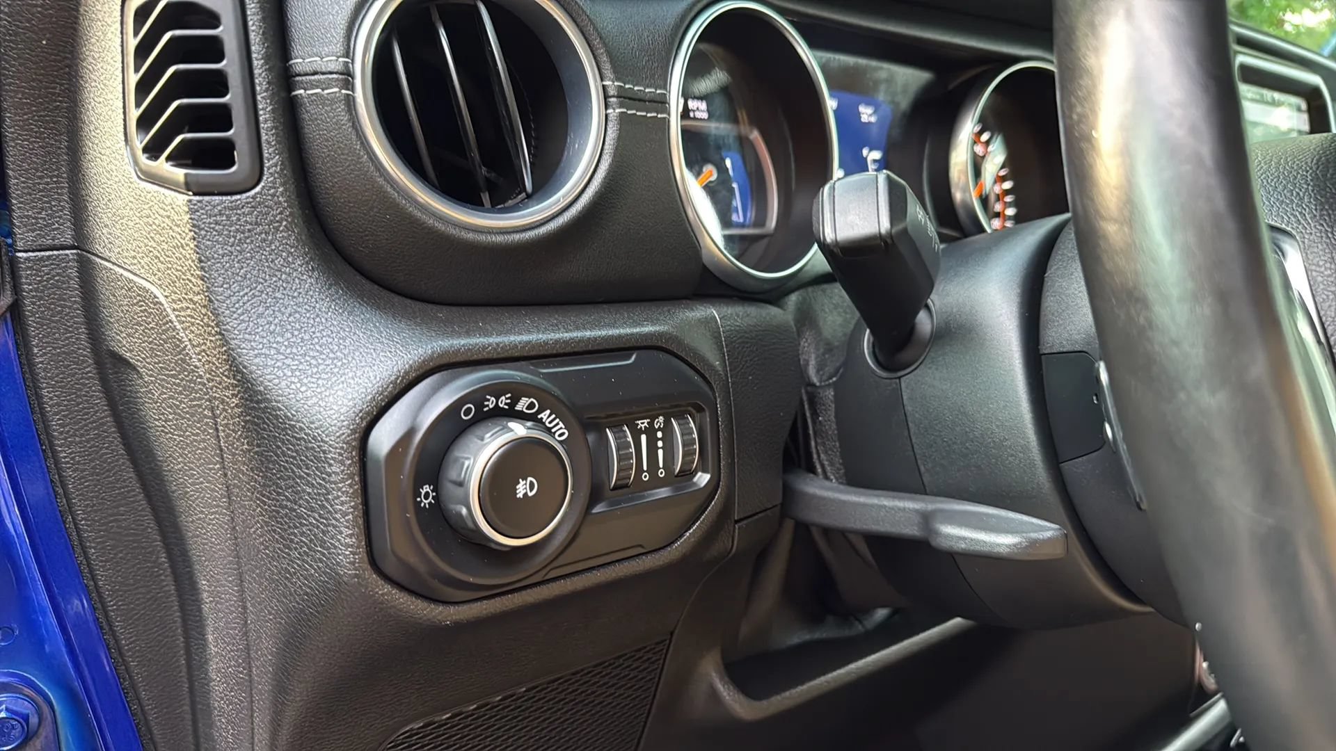 Used 2018 Jeep Wrangler Unlimited Sahara AWD/4WD image 41