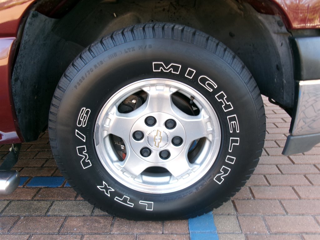 Used 1999 Chevrolet Silverado 1500 LS w/ Firm Ride Suspension Pkg RWD image 32