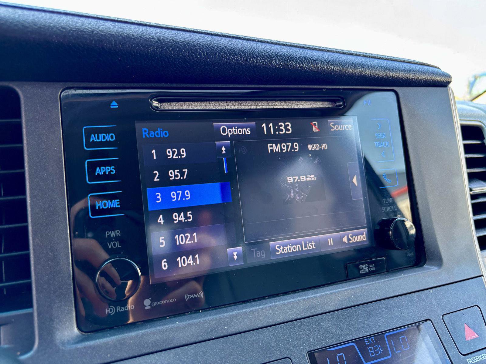Used 2017 Toyota Sienna XLE w/ XLE Navigation Package FWD image 41