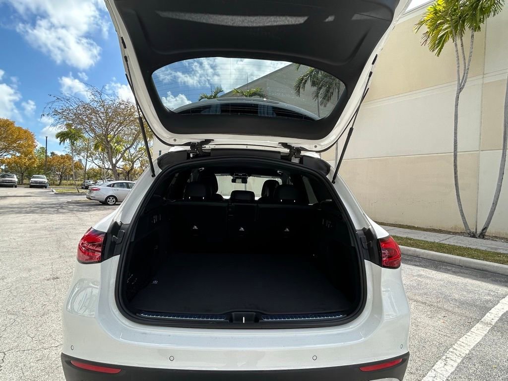 Used 2025 Mercedes-Benz GLC 300 4MATIC image 39