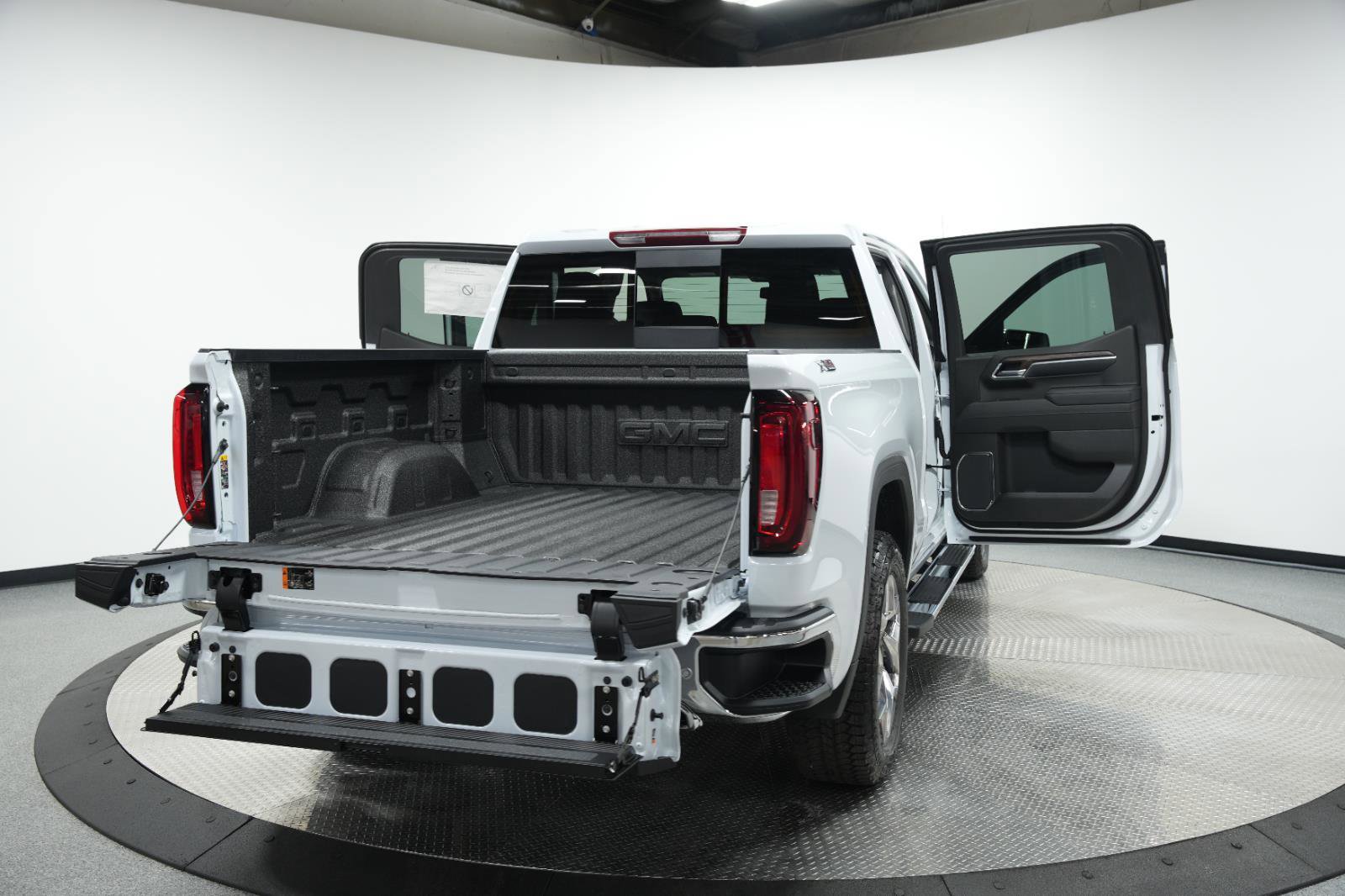 New 2026 GMC Sierra 1500 SLT w/ SLT Premium Plus Package image 12