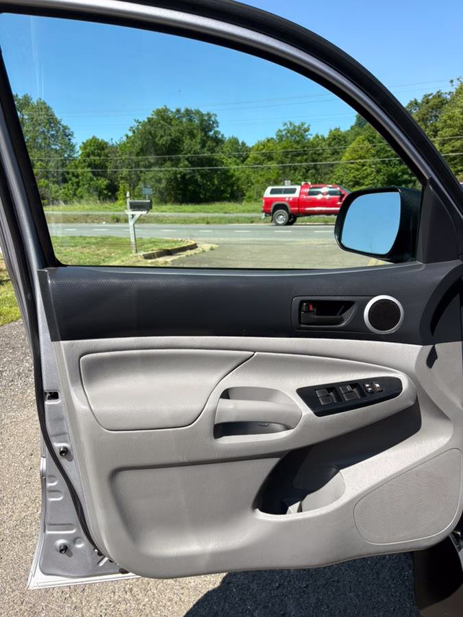 Used 2015 Toyota Tacoma 4x4 Double Cab w/ SR5 Package image 9