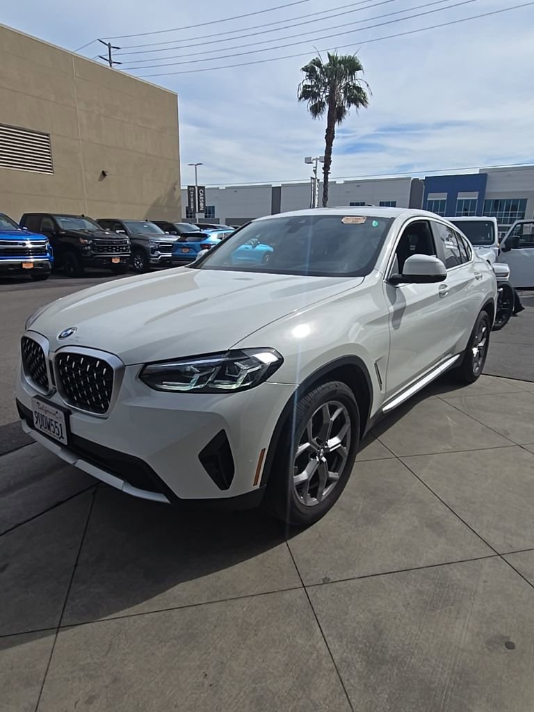 Used 2025 BMW X4 xDrive30i image 1