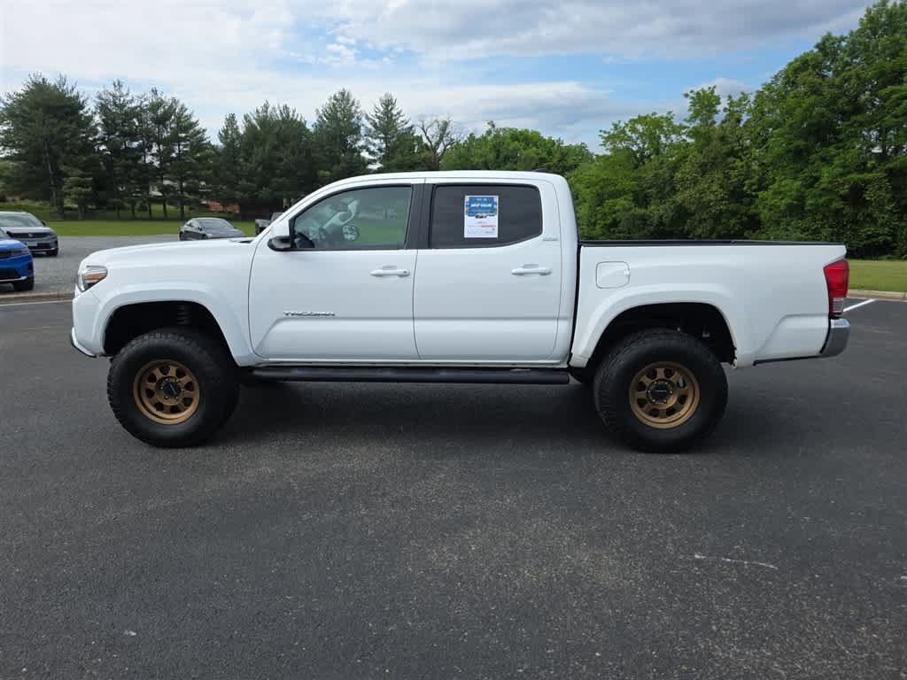 Used 2017 Toyota Tacoma SR5 w/ Tow Package AWD/4WD image 10