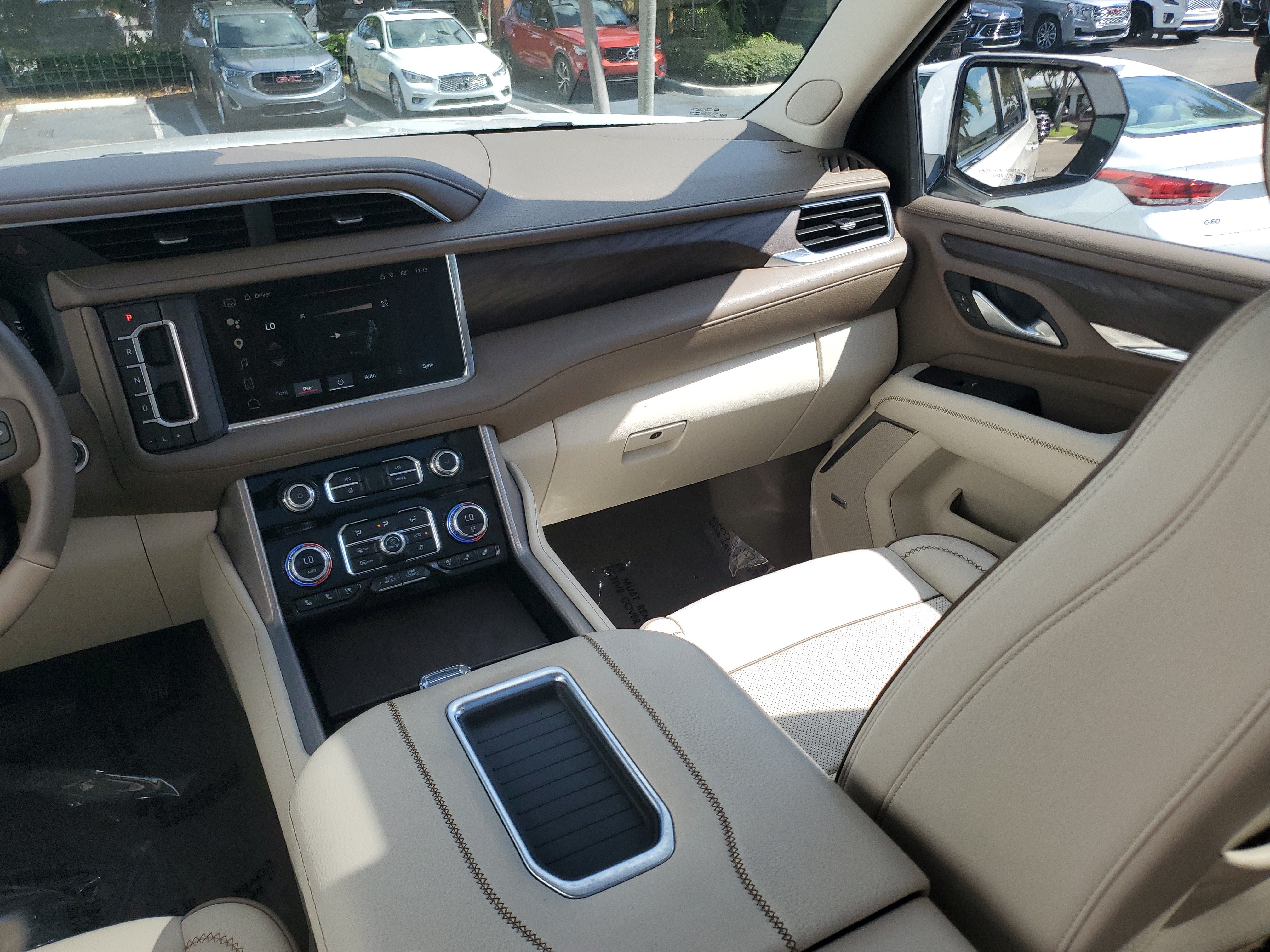 Used 2024 GMC Yukon XL Denali w/ Denali Reserve Package AWD/4WD image 18