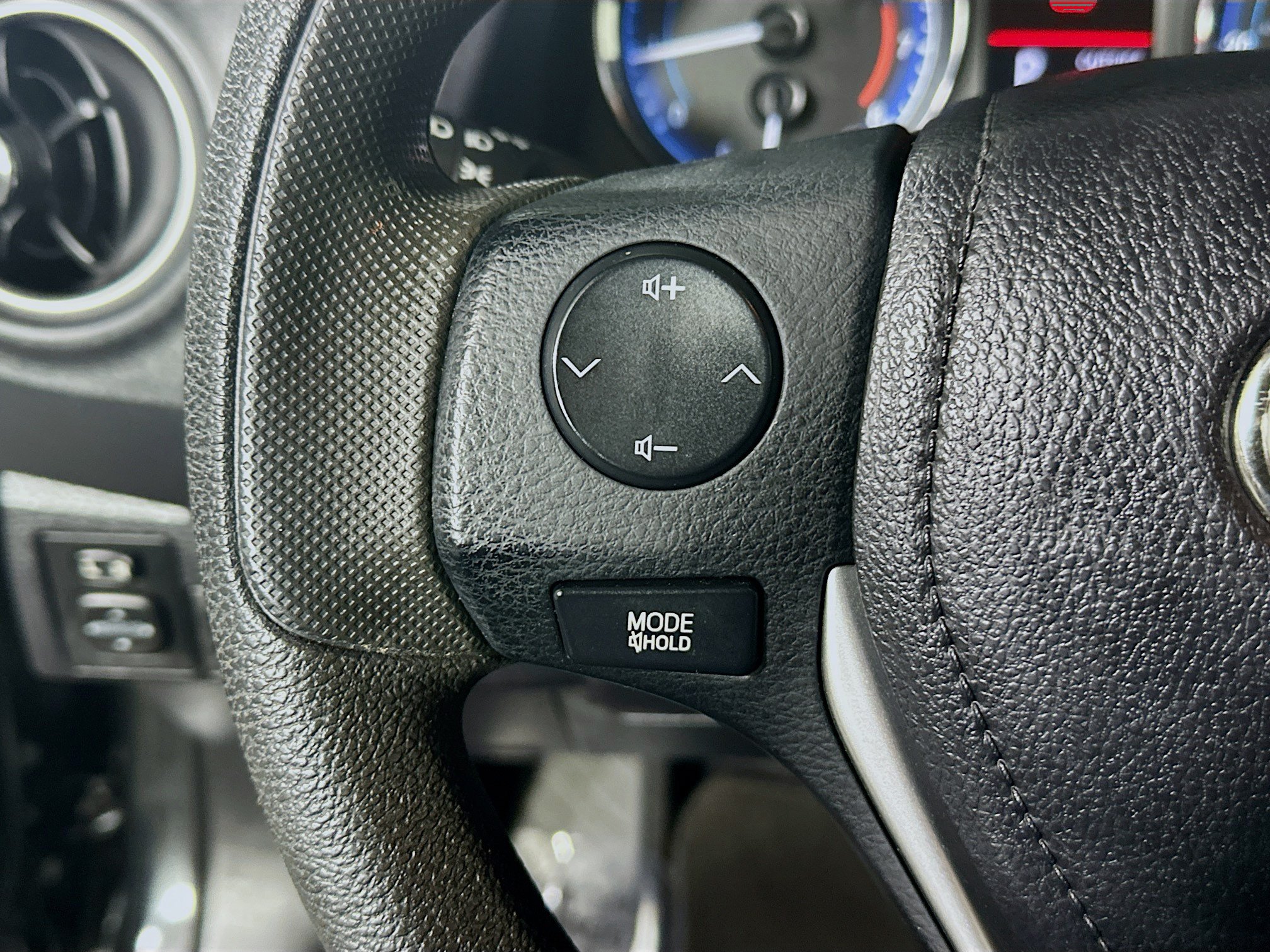 Used 2019 Toyota Corolla LE FWD image 16