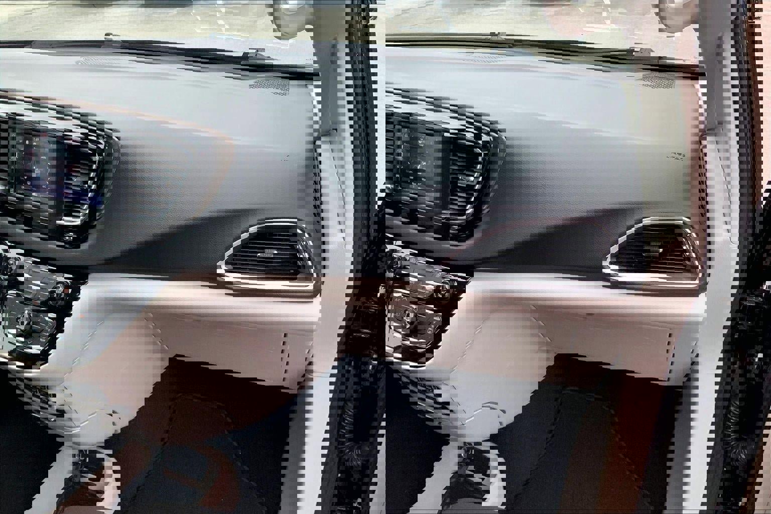 Used 2024 Chrysler Voyager LX image 14