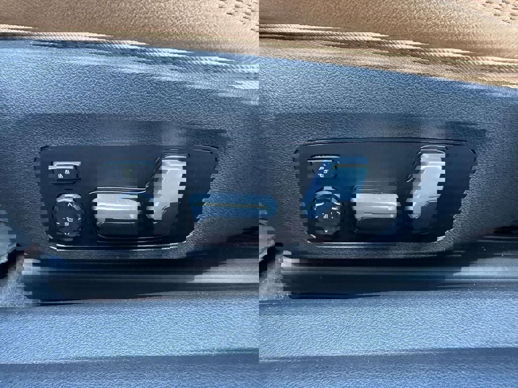 Used 2023 BMW M2 w/ Lighting Package RWD image 22