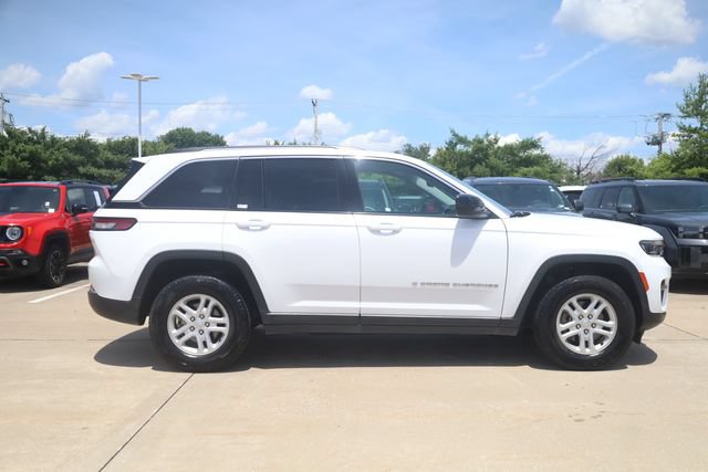 Used 2024 Jeep Grand Cherokee Laredo AWD/4WD image 4
