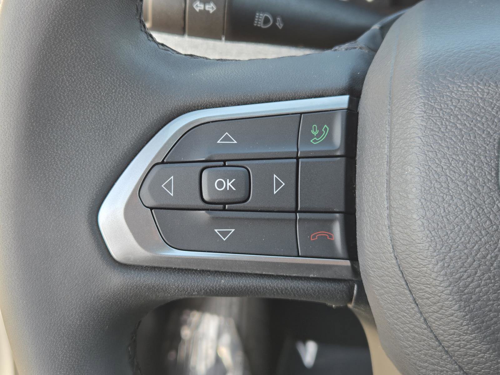 Used 2024 Jeep Compass Latitude AWD/4WD image 17