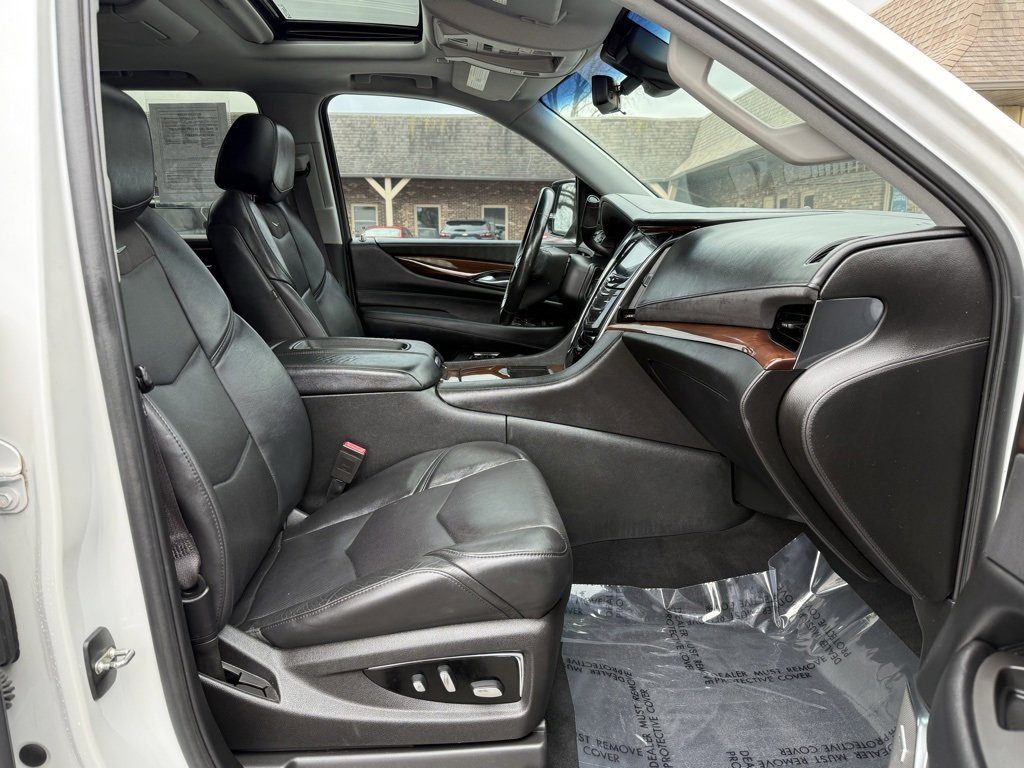 Used 2017 Cadillac Escalade Luxury image 20