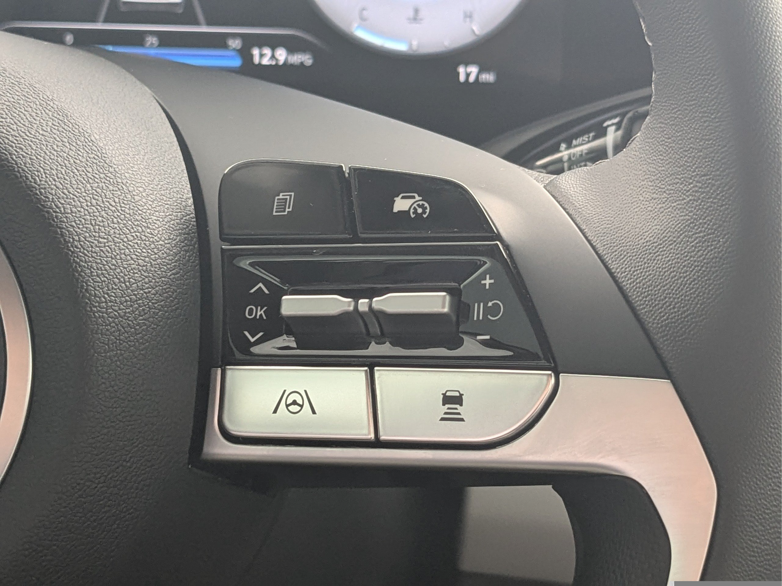 New 2026 Hyundai Elantra Limited FWD image 32