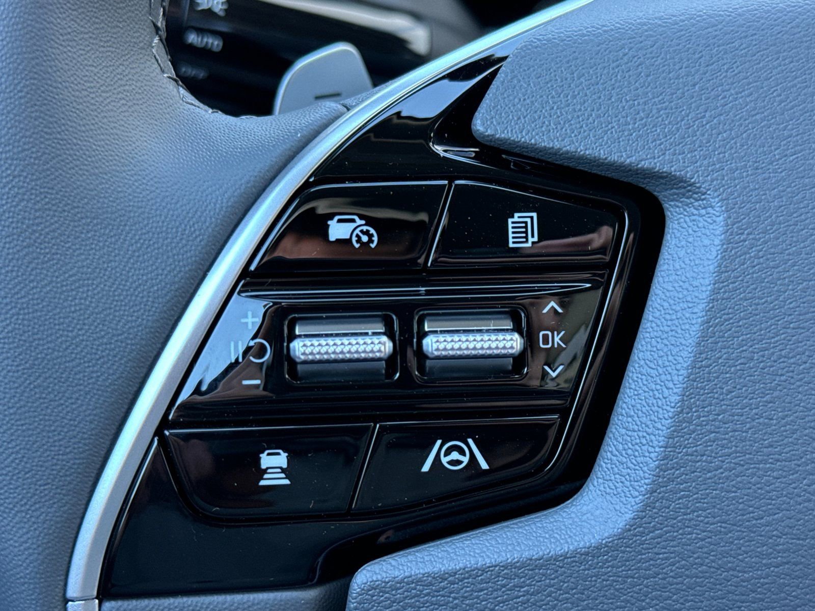 New 2025 Kia Niro EX image 28