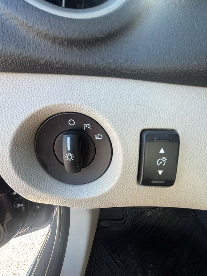 Used 2012 Ford Fiesta SE FWD image 8