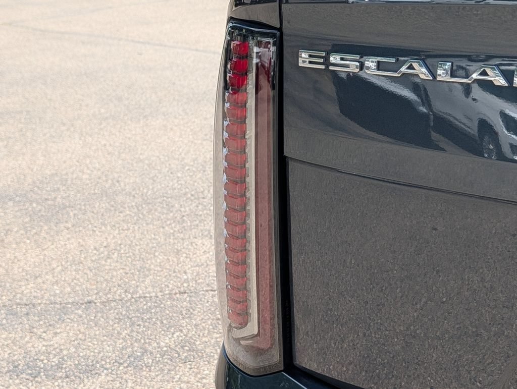Used 2025 Cadillac Escalade IQ Luxury 2 w/ LPO, Premium Carpet Package AWD/4WD image 9